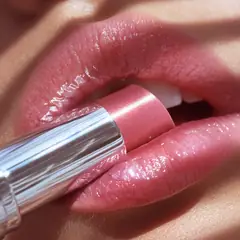 AI Y2K beauty campaign picture